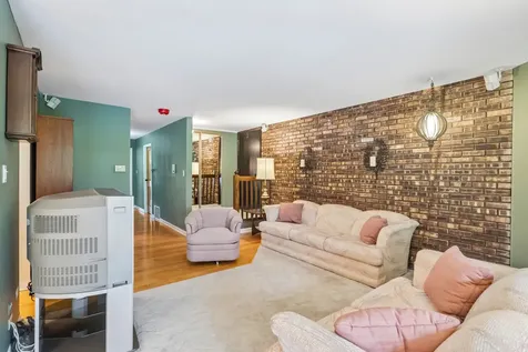 1320 Cass Lane W Westmont IL 60559
