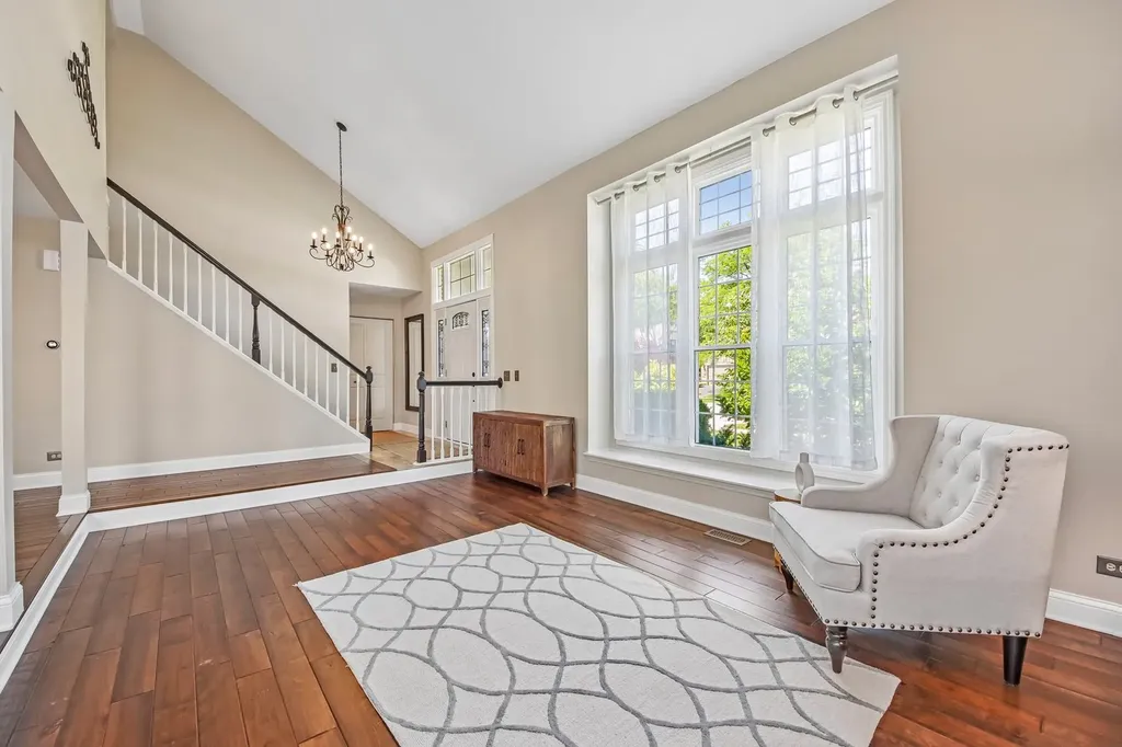 823 Warwick Lane Lake Zurich IL 60047