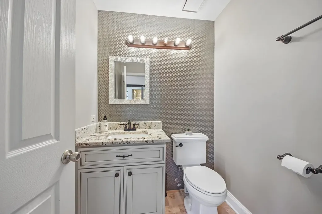 823 Warwick Lane Lake Zurich IL 60047