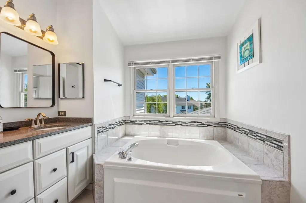 823 Warwick Lane Lake Zurich IL 60047