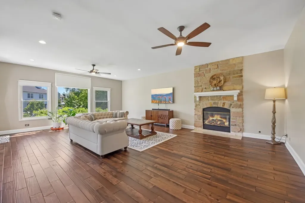 823 Warwick Lane Lake Zurich IL 60047