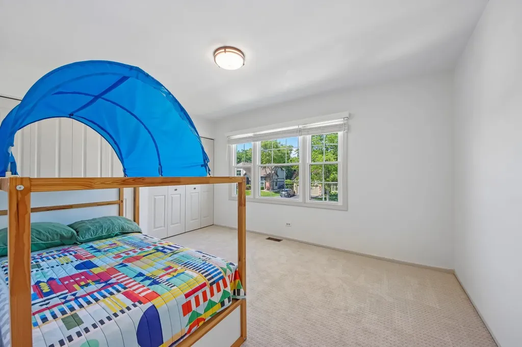 823 Warwick Lane Lake Zurich IL 60047