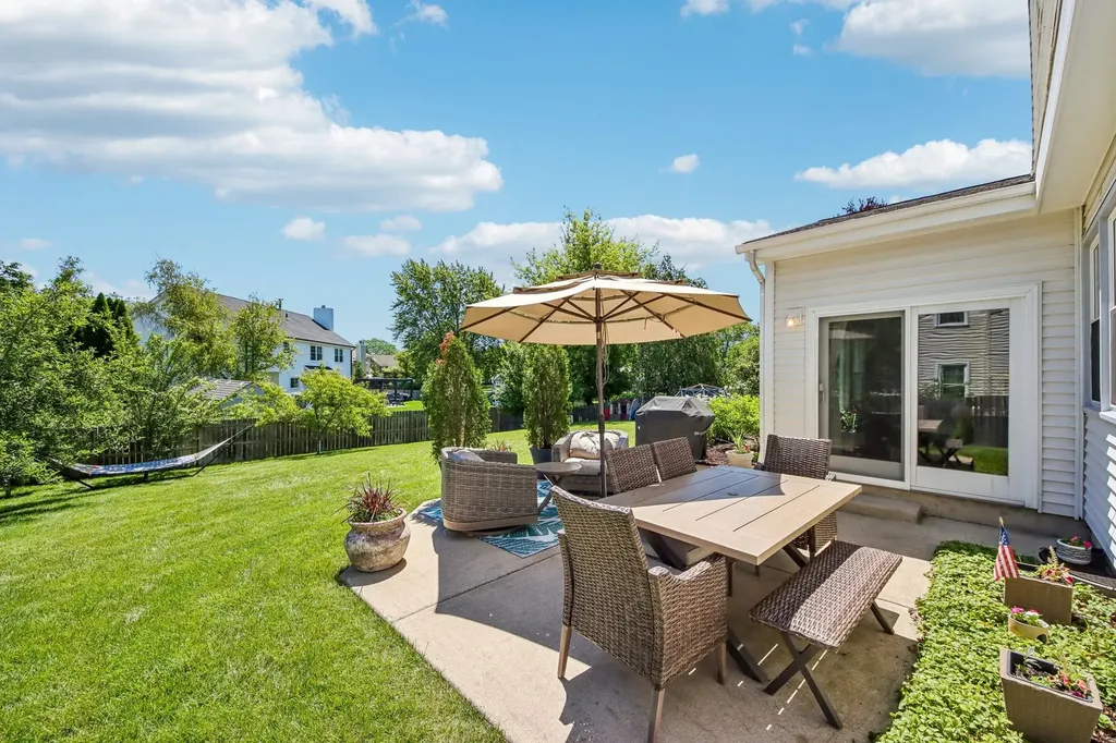 823 Warwick Lane Lake Zurich IL 60047