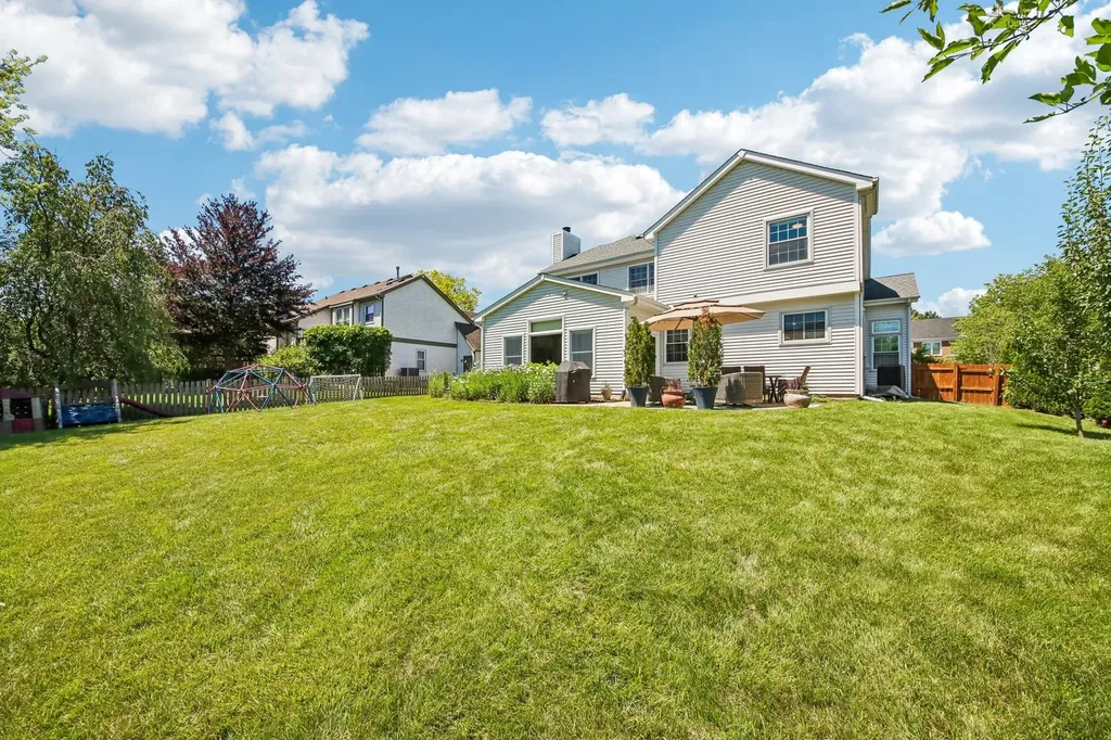 823 Warwick Lane Lake Zurich IL 60047