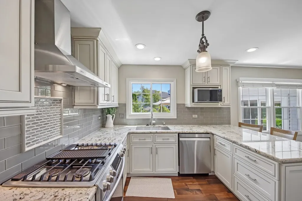 823 Warwick Lane Lake Zurich IL 60047