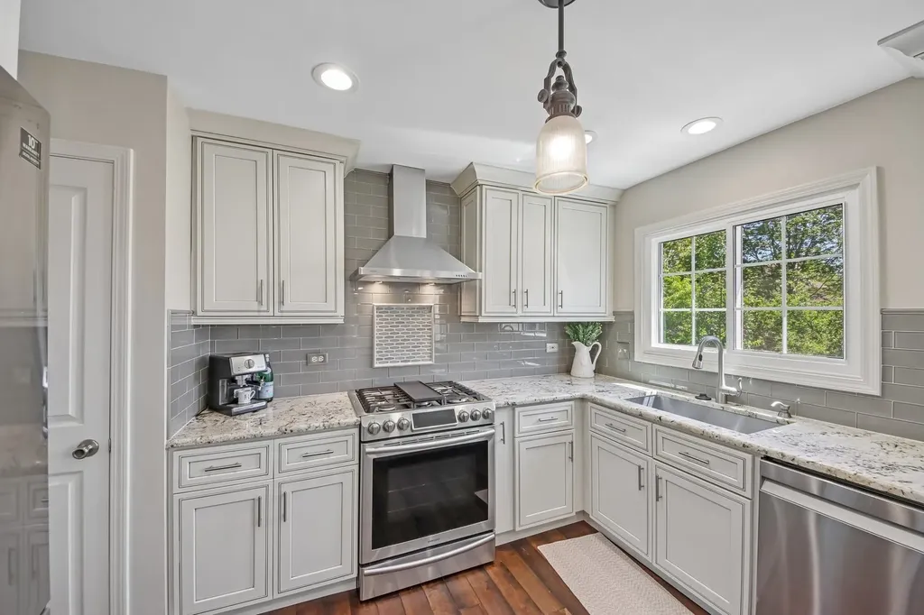 823 Warwick Lane Lake Zurich IL 60047