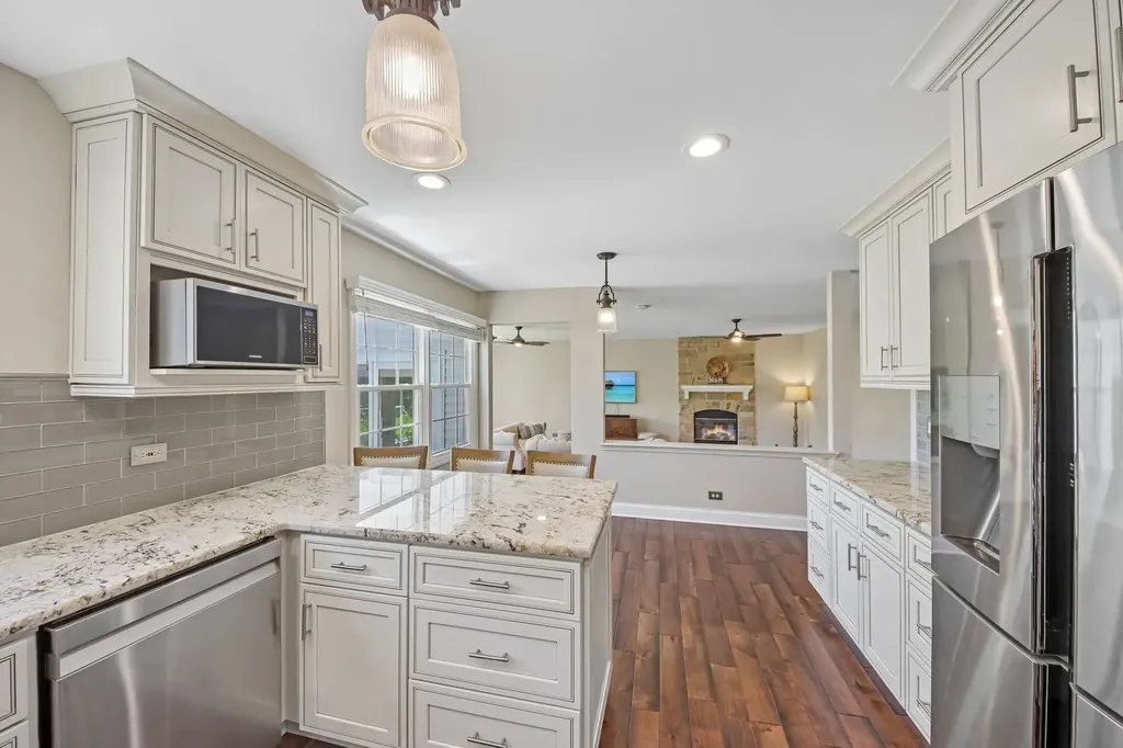823 Warwick Lane Lake Zurich IL 60047