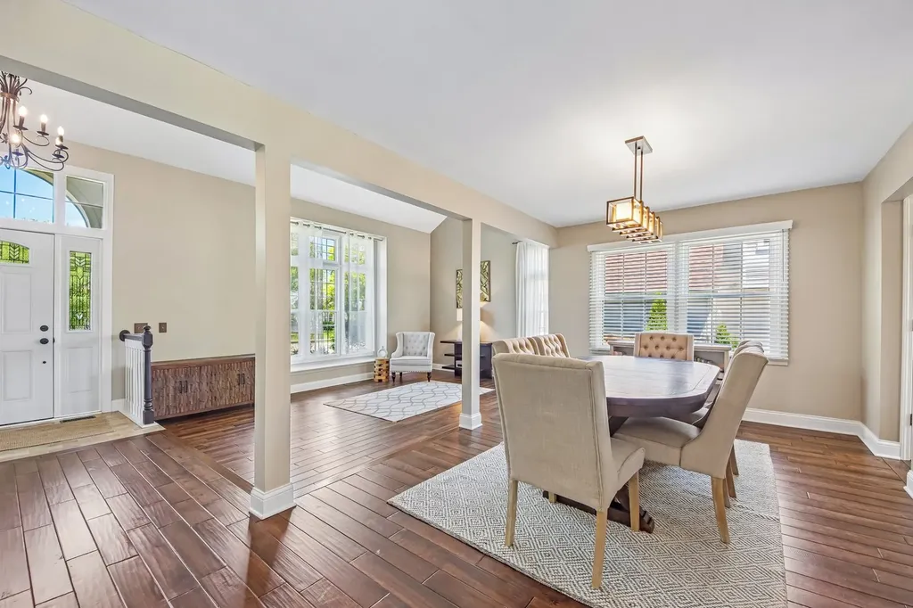 823 Warwick Lane Lake Zurich IL 60047