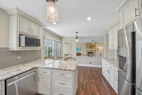 823 Warwick Lane Lake Zurich IL 60047