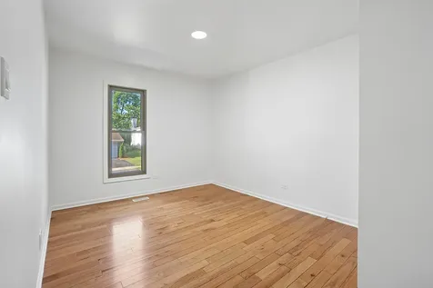 532 Iroquois Trail Carol Stream IL 60188