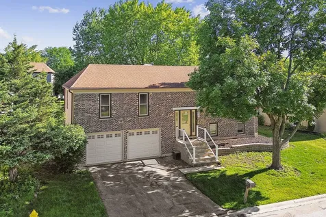532 Iroquois Trail Carol Stream IL 60188