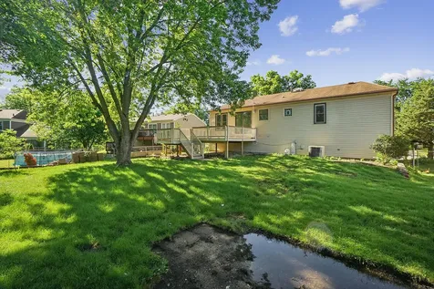 532 Iroquois Trail Carol Stream IL 60188