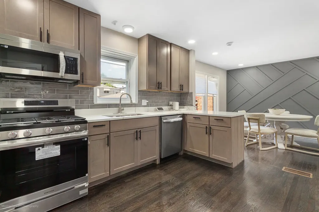 9432 South Bishop Street Chicago IL 60620