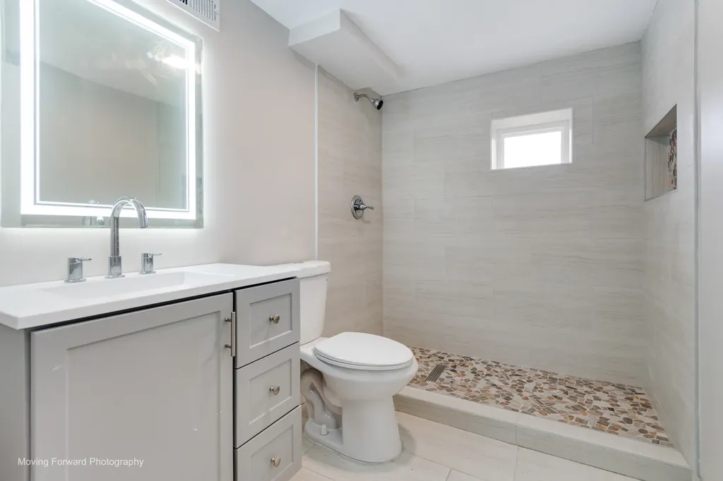 9432 South Bishop Street Chicago IL 60620
