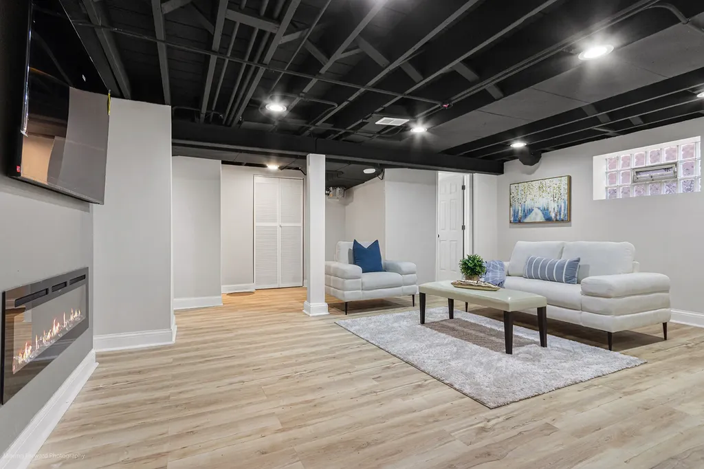 9432 South Bishop Street Chicago IL 60620