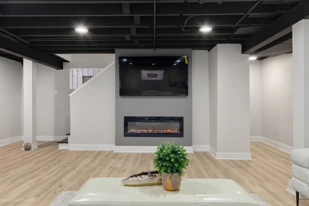 9432 South Bishop Street Chicago IL 60620