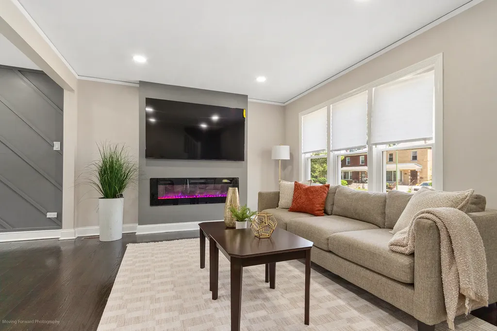9432 South Bishop Street Chicago IL 60620