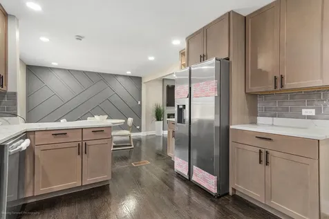 9432 South Bishop Street Chicago IL 60620