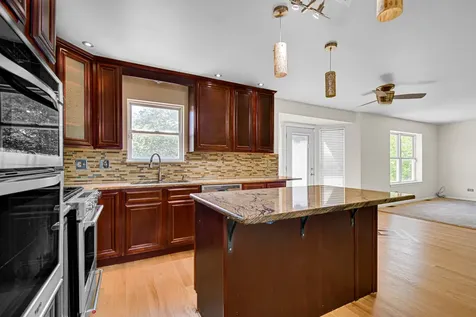 1853 Lake Shore Court Romeoville IL 60446