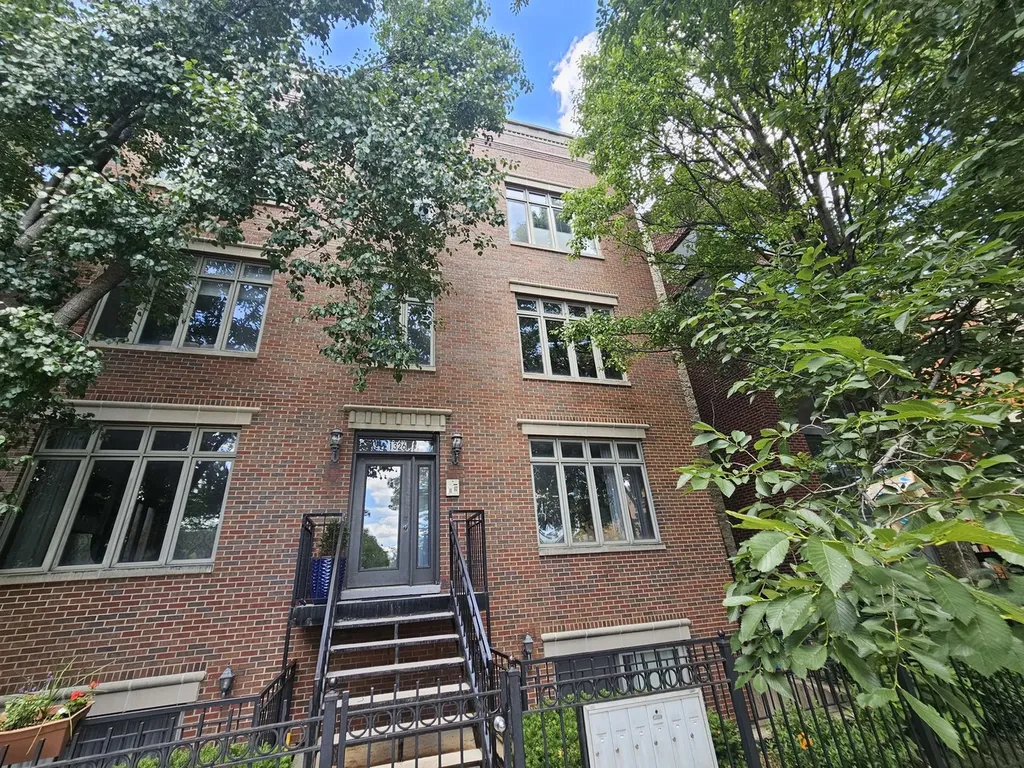 1326 West Grenshaw Street Chicago IL 60607