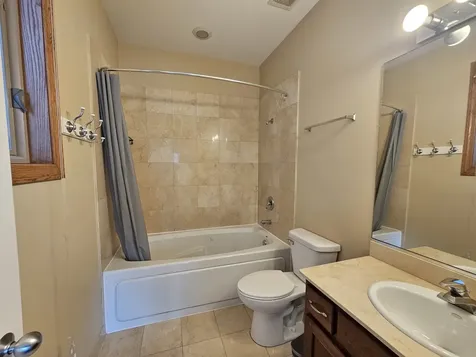1326 West Grenshaw Street Chicago IL 60607