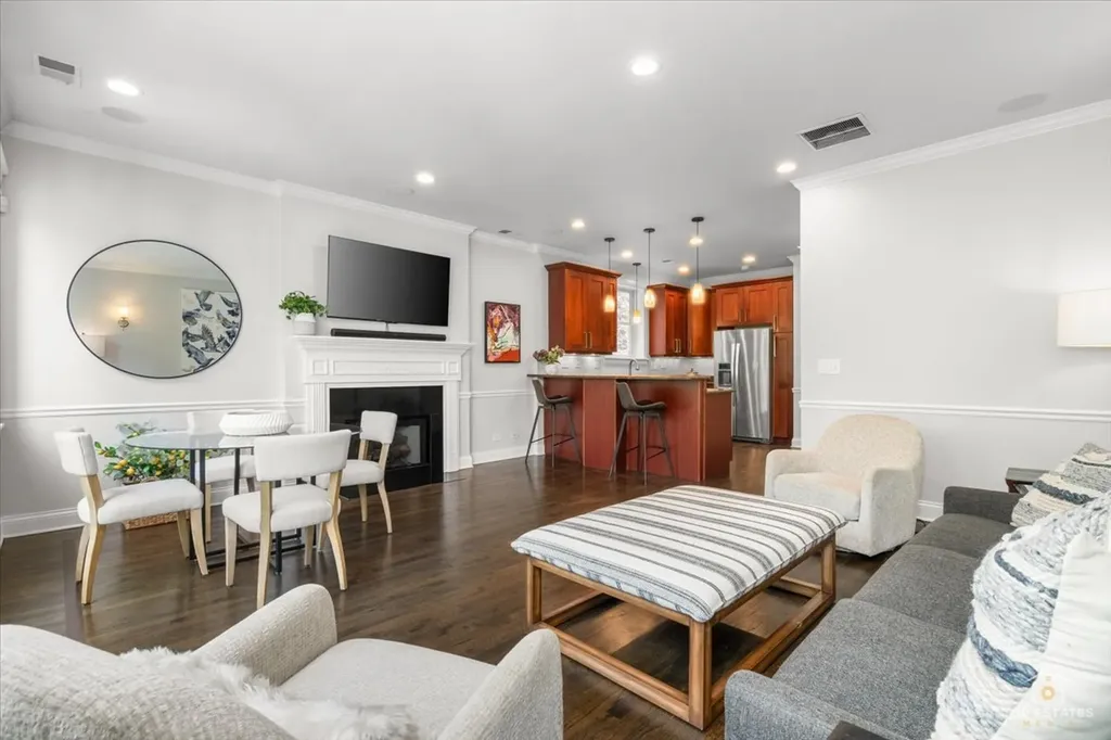 1541 West Montana Street Chicago IL 60614