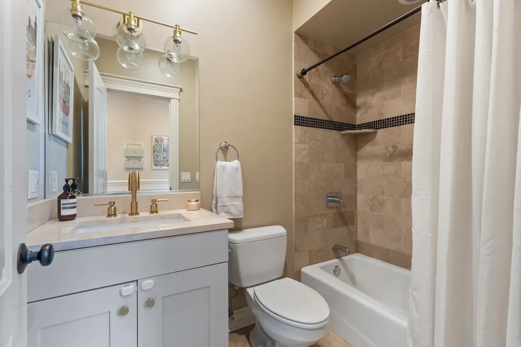 3302 North Racine Avenue Chicago IL 60657
