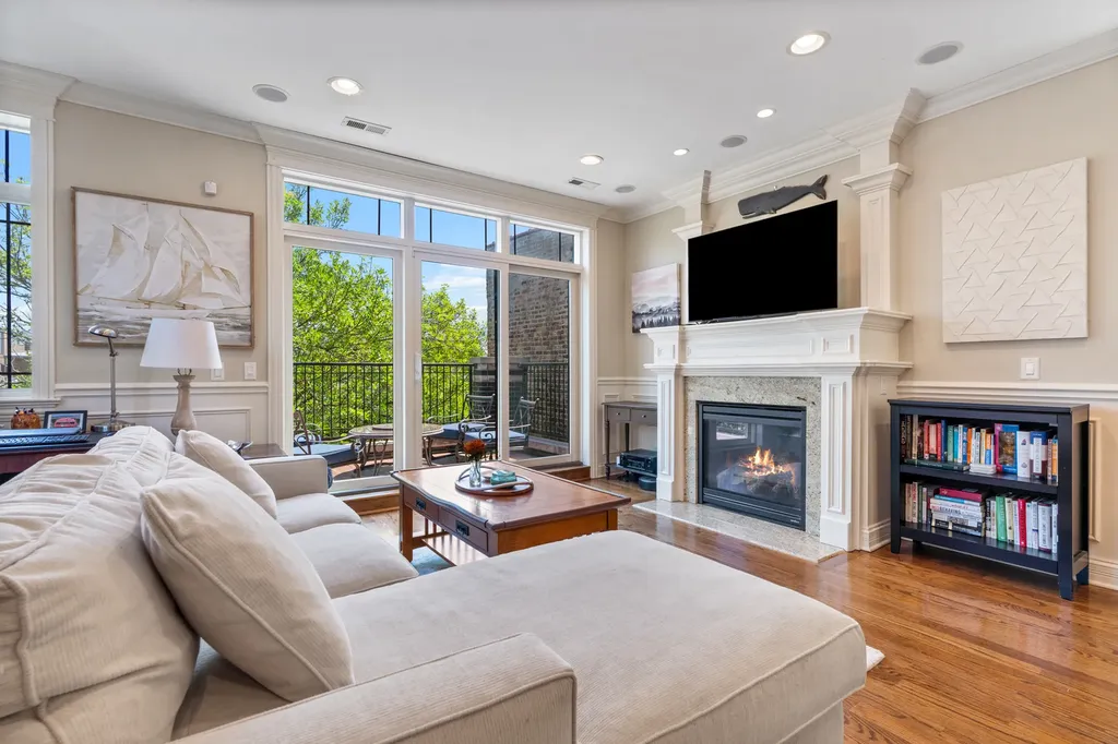 3302 North Racine Avenue Chicago IL 60657