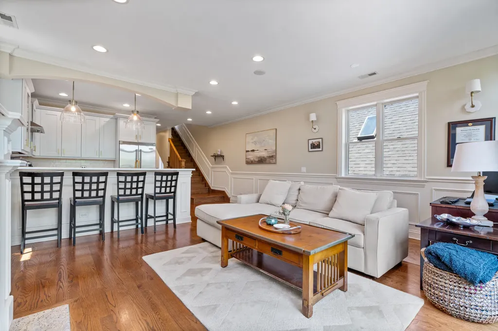 3302 North Racine Avenue Chicago IL 60657