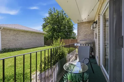 8836 Amelia Court Justice IL 60458