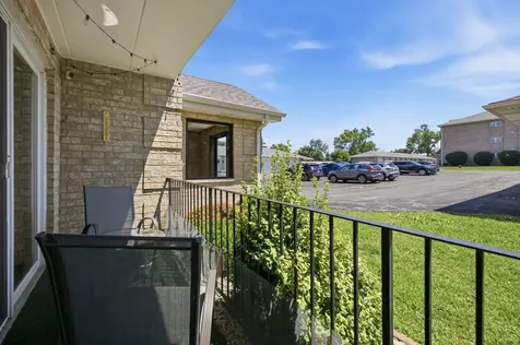 8836 Amelia Court Justice IL 60458