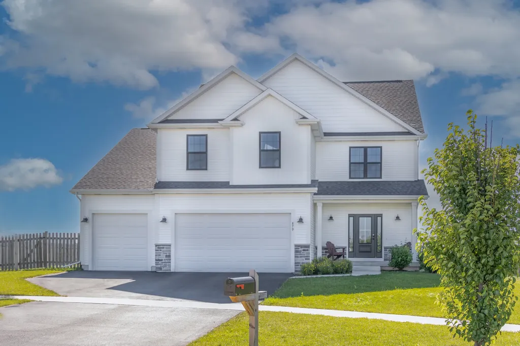 89 West Paw Paw Avenue Cortland IL 60112