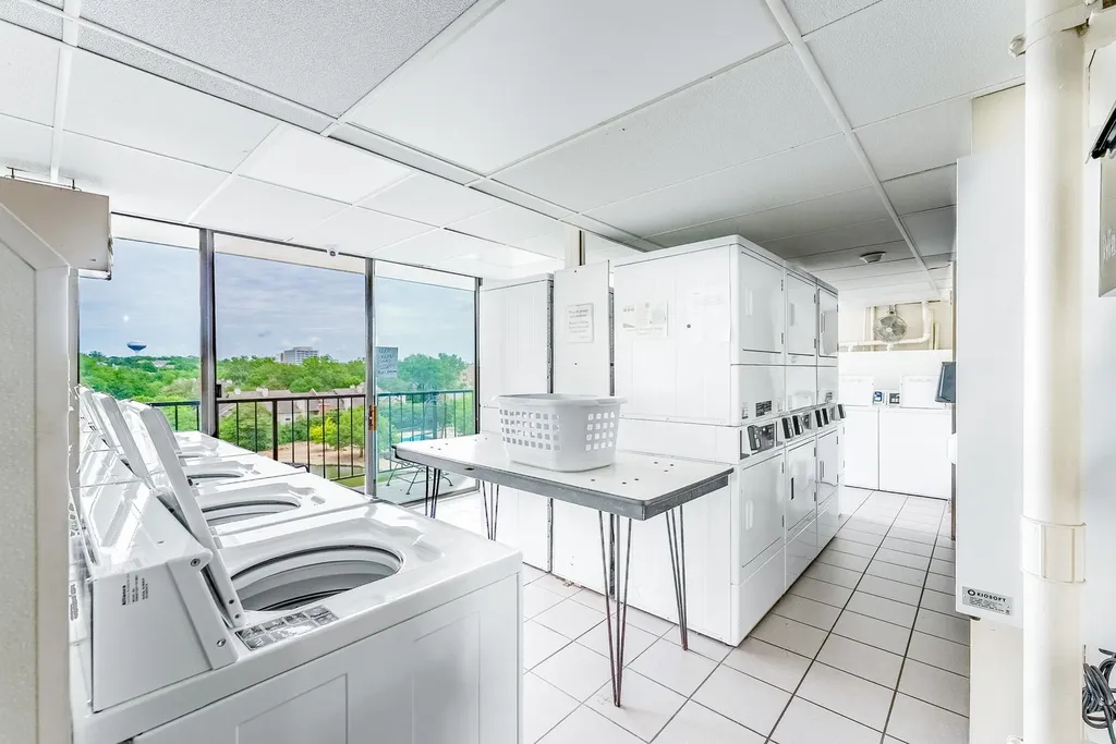 2005 South Finley Road Lombard IL 60148