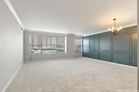77 South Evergreen Avenue Arlington Heights IL 60005