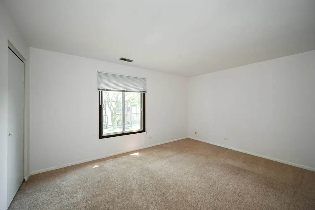 880 Johnstown Lane Wheaton IL 60189