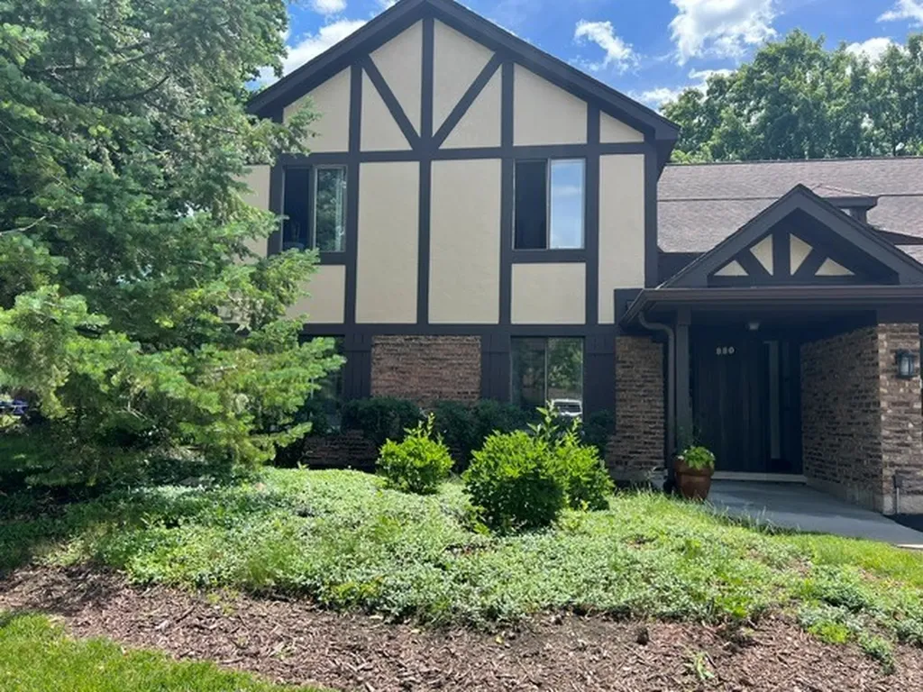 880 Johnstown Lane Wheaton IL 60189