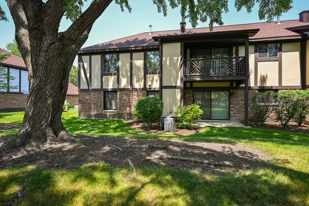 880 Johnstown Lane Wheaton IL 60189