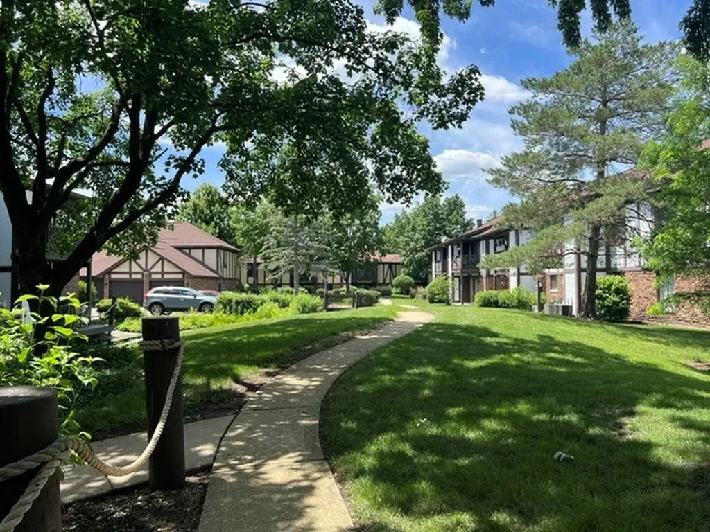 880 Johnstown Lane Wheaton IL 60189