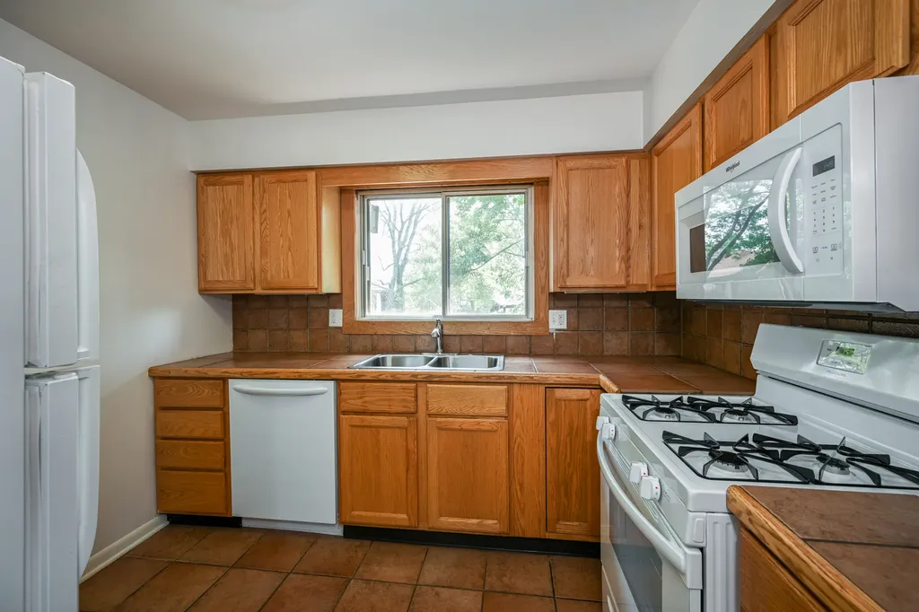 880 Johnstown Lane Wheaton IL 60189
