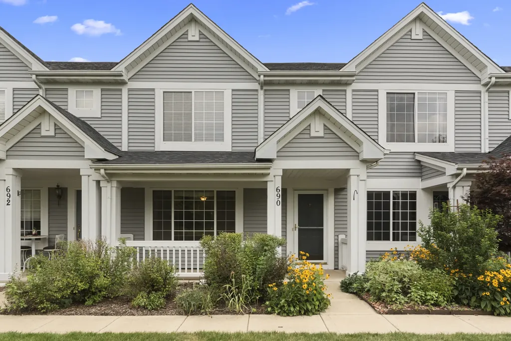 690 Lincoln Station Drive Oswego IL 60543