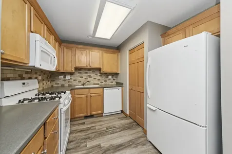 690 Lincoln Station Drive Oswego IL 60543