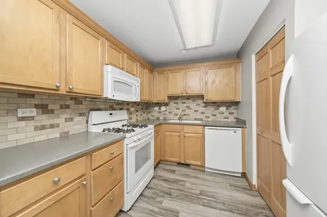 690 Lincoln Station Drive Oswego IL 60543