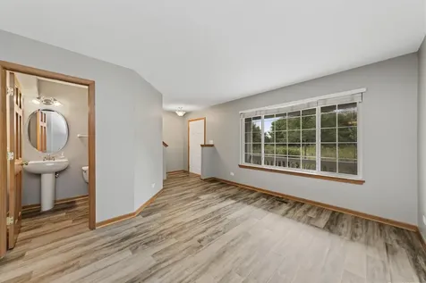 690 Lincoln Station Drive Oswego IL 60543