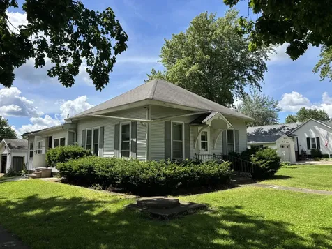 302 North Pine Street Wenona IL 61377