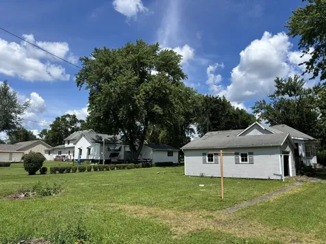 302 North Pine Street Wenona IL 61377