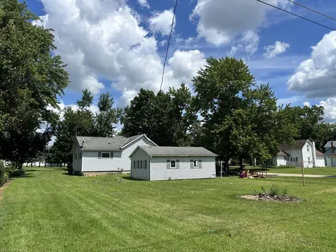 302 North Pine Street Wenona IL 61377