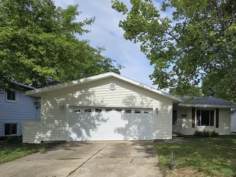 2016 Juniper Lane Bloomington IL 61701