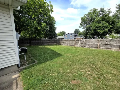 2016 Juniper Lane Bloomington IL 61701