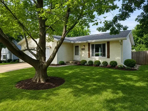 2016 Juniper Lane Bloomington IL 61701