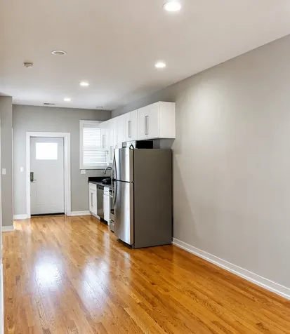 2737 West Evergreen Avenue Chicago IL 60622